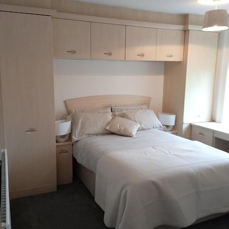 Reigate House Villa Staines-upon-Thames Eksteriør billede